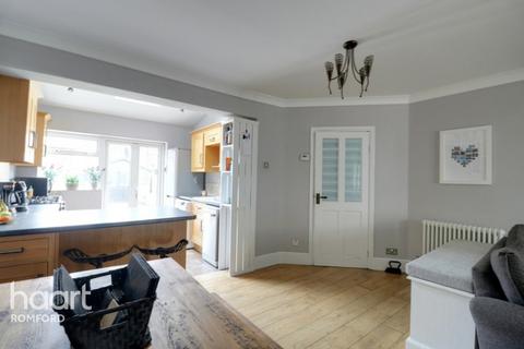3 Aveley Road, Romford, RM1 4AB