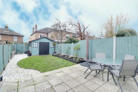 3 Aveley Road, Romford, RM1 4AB