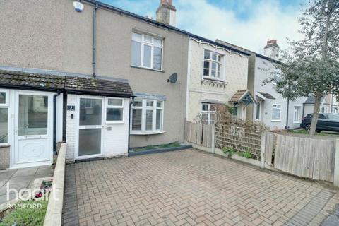 3 Aveley Road, Romford, RM1 4AB