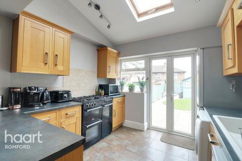 3 Aveley Road, Romford, RM1 4AB
