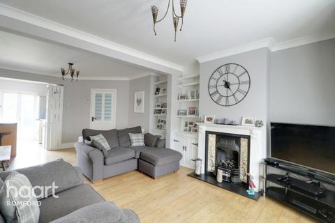 3 Aveley Road, Romford, RM1 4AB