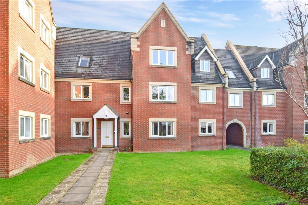 Tanbridge Park, Horsham, West Sussex 2 bed apartment £245,000