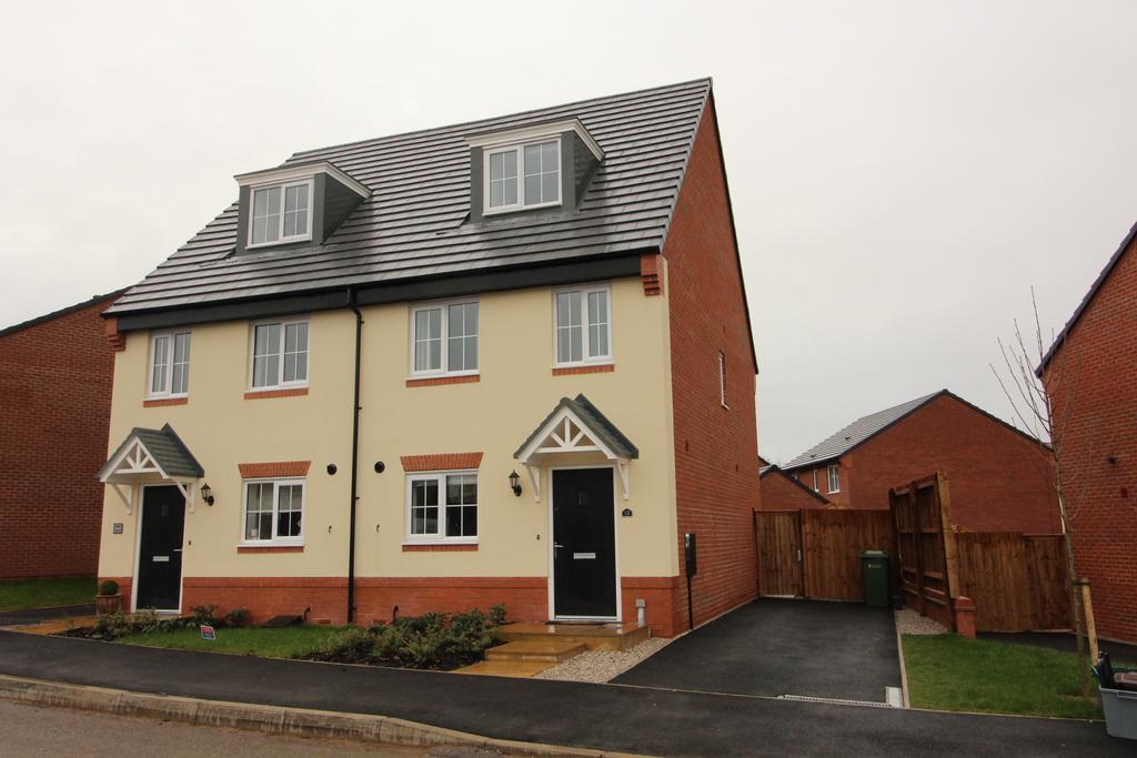 Firecrest Way, Kelsall, Tarporley, CW6 3 bed semidetached house £995
