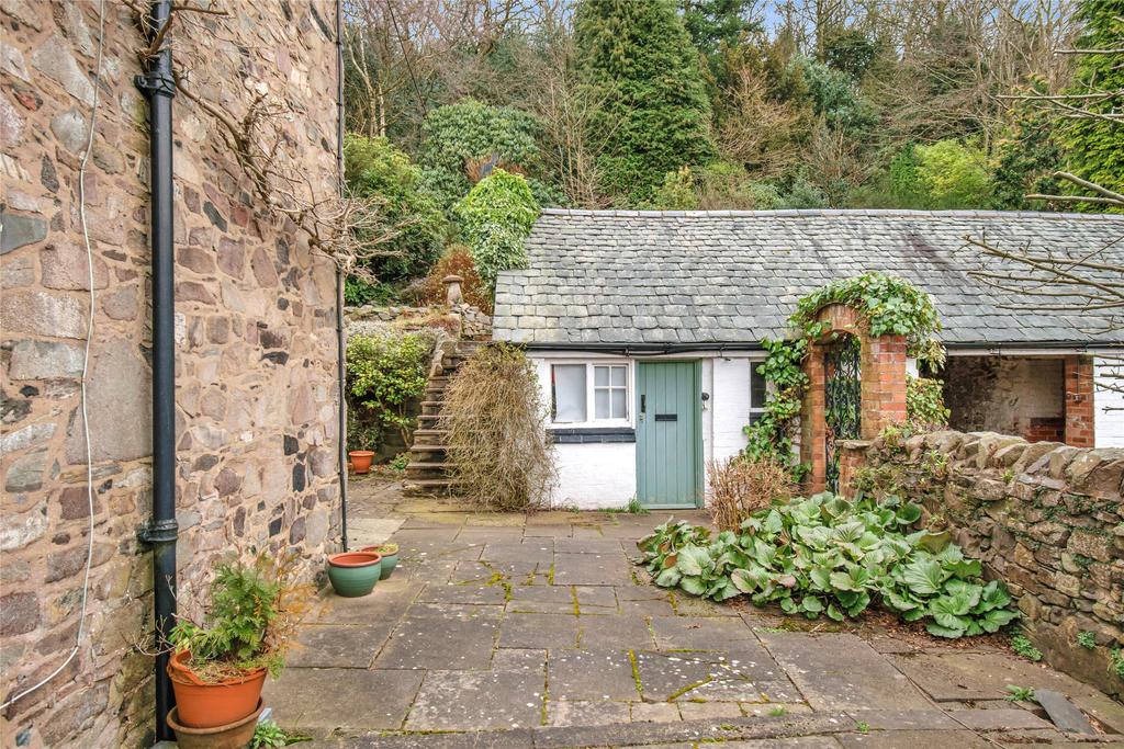 Garage/Outbuildings