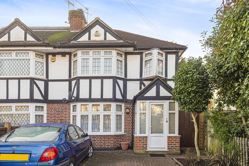 Aragon Road, Kingston Upon Thames, KT2 4 bed end of terrace house £