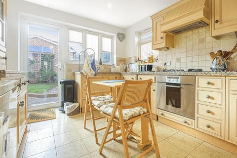 22 Aragon Road, Kingston Upon Thames, KT2 5QE