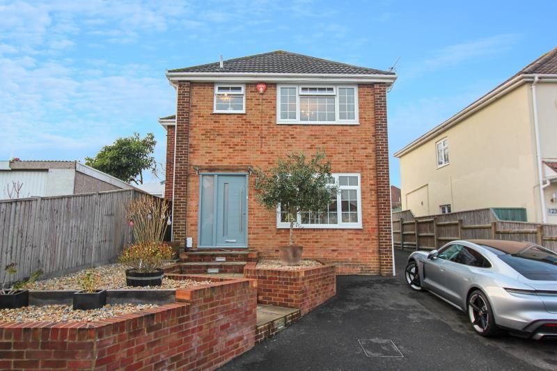 Sheringham Road, Poole 3 bed detached house £1,600 pcm (£369 pw)