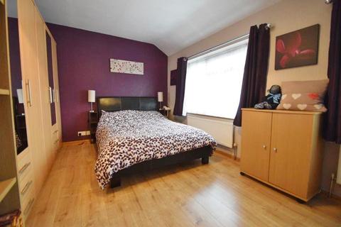 43 Doddsfield Road, Slough, SL2 2BD