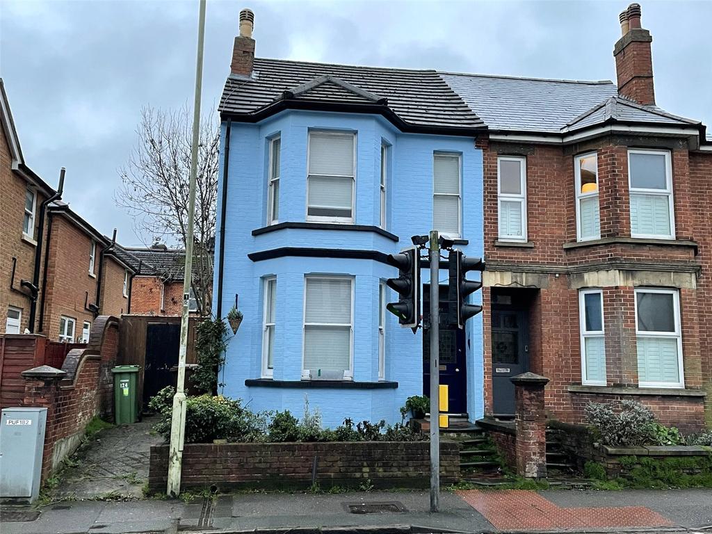 Ash Road, Aldershot, GU12 3 bed semidetached house £1,195 pcm (£276 pw)