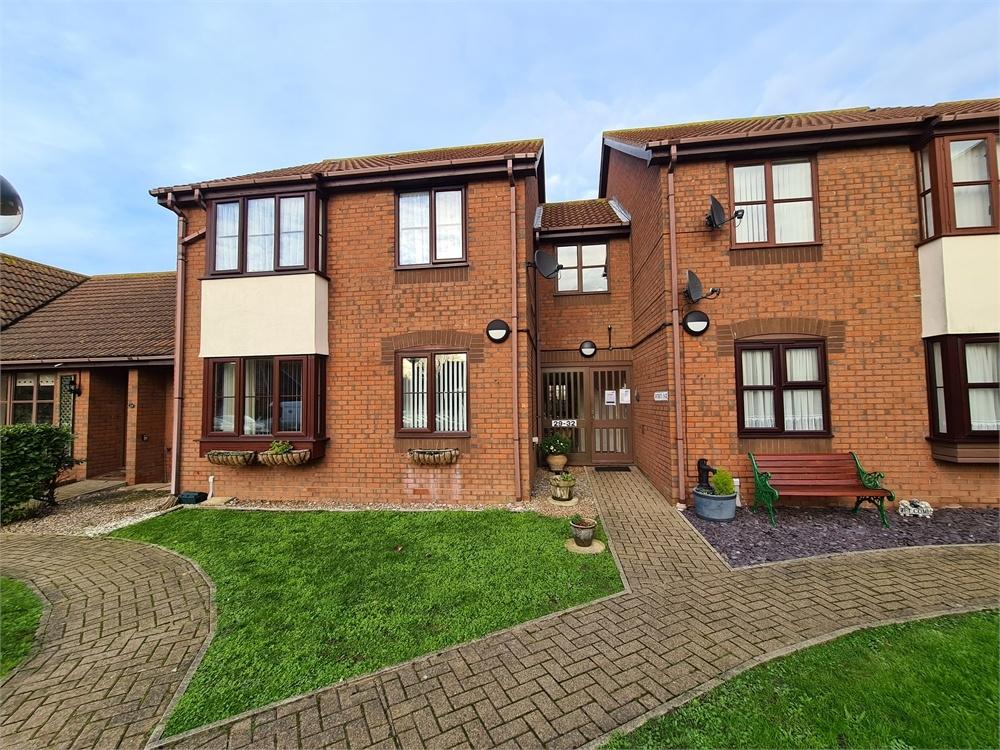 Spinnaker Close, CLACTONONSEA 2 bed retirement property £140,000