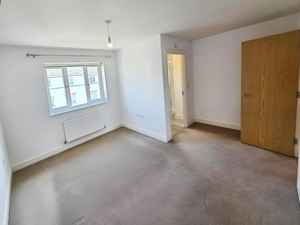 Ef9e86aa-Bedroom 204