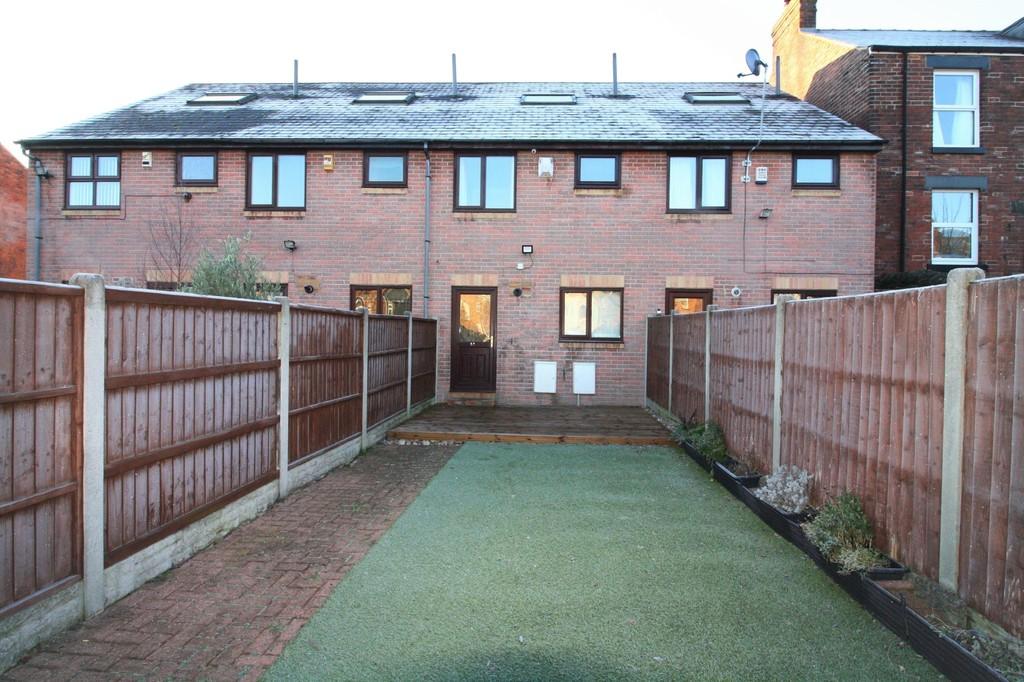 Leader Road, Hillsborough, Sheffield, S6 3 bed terraced house £900