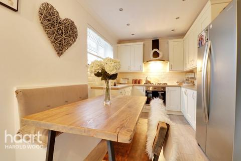 13 Sedgefield Close, Romford, RM3 9RP