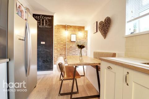 13 Sedgefield Close, Romford, RM3 9RP