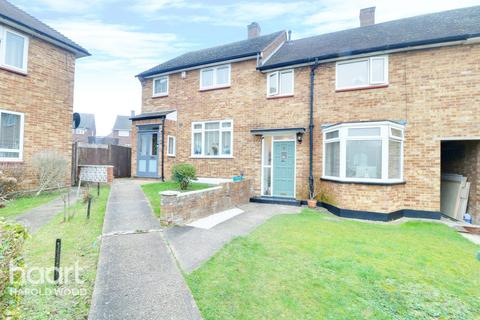 13 Sedgefield Close, Romford, RM3 9RP