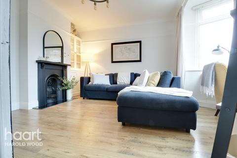 13 Sedgefield Close, Romford, RM3 9RP