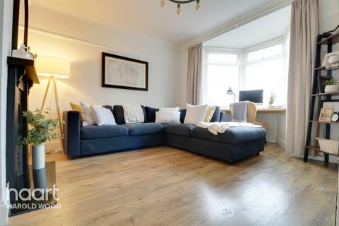 13 Sedgefield Close, Romford, RM3 9RP