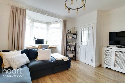 13 Sedgefield Close, Romford, RM3 9RP