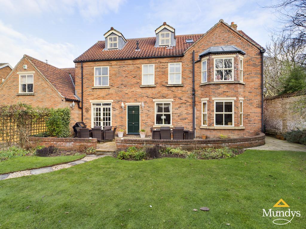 Chapel Lane, Heighington, Lincoln 6 bed detached house £450,000