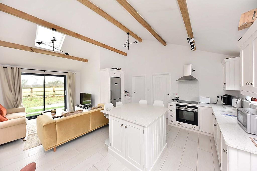 Pepper Street, Mobberley 2 bed detached bungalow £1,995 pcm (£460 pw)