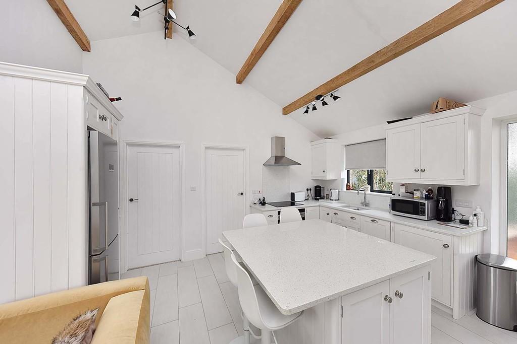 Pepper Street, Mobberley 2 bed detached bungalow £1,995 pcm (£460 pw)