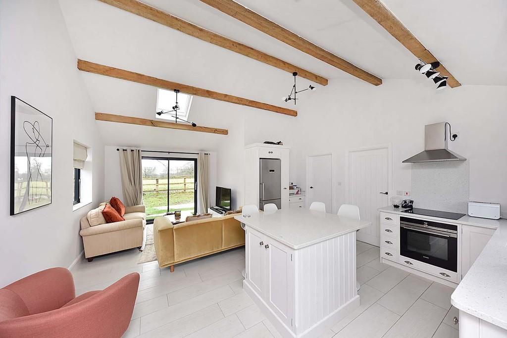 Pepper Street, Mobberley 2 bed detached bungalow £1,995 pcm (£460 pw)