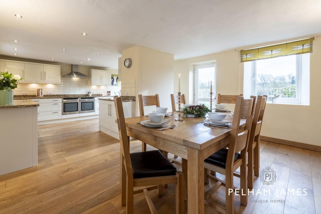 Kitchen dining