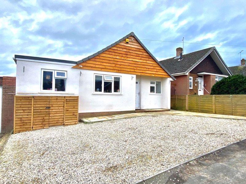 Coniston Gardens, Hedge End, SO30 0LP 4 bed detached bungalow £375,000