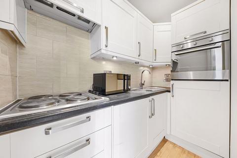 1 bedroom flat for sale, Bullen Street, London, SW11