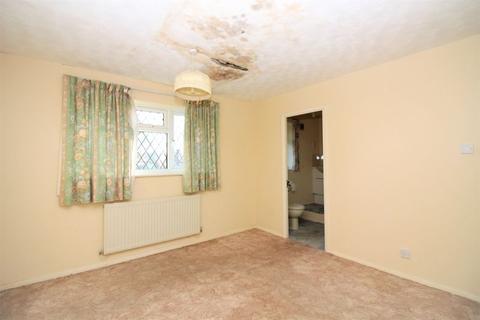 8 Barberry Drive, Chard, TA20 1HR