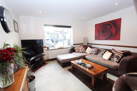 28 Clarkes Avenue, Worcester Park, KT4 8PZ