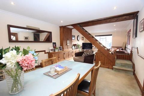 28 Clarkes Avenue, Worcester Park, KT4 8PZ
