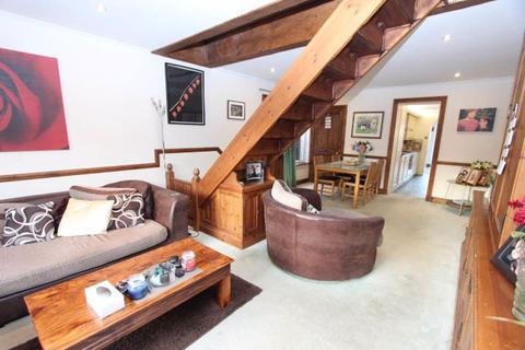 28 Clarkes Avenue, Worcester Park, KT4 8PZ