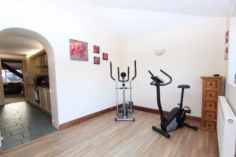 28 Clarkes Avenue, Worcester Park, KT4 8PZ