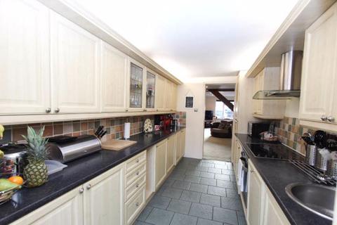28 Clarkes Avenue, Worcester Park, KT4 8PZ