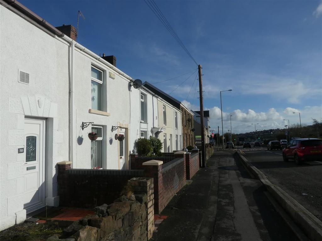 Carmarthen Road, Gendros, Swansea 2 bed terraced house £600 pcm (£138 pw)
