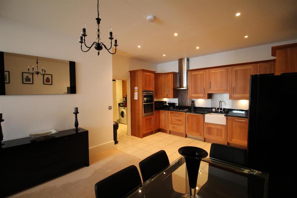 Cannongate Road, Hythe 2 bed apartment £1,095 pcm (£253 pw)