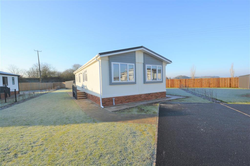 St. Close, Gateforth Park, Selby 2 bed detached bungalow £179,200
