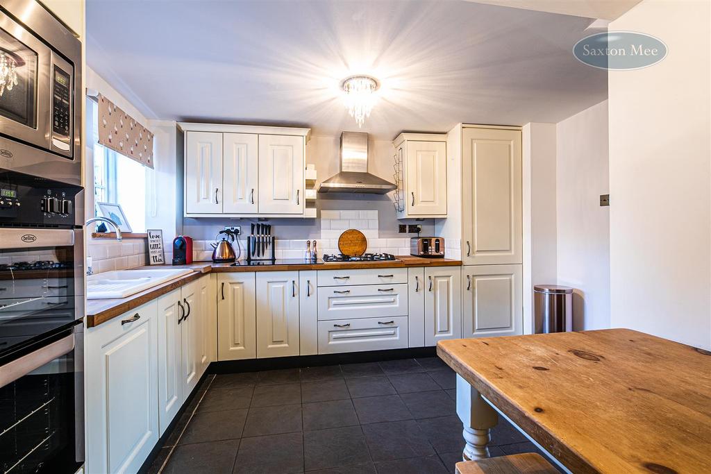 Wath Road, Elsecar, Barnsley 2 bed cottage for sale £150,000