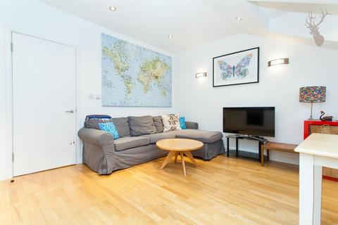 2 bedroom flat to rent, Roman Road, Bow, London