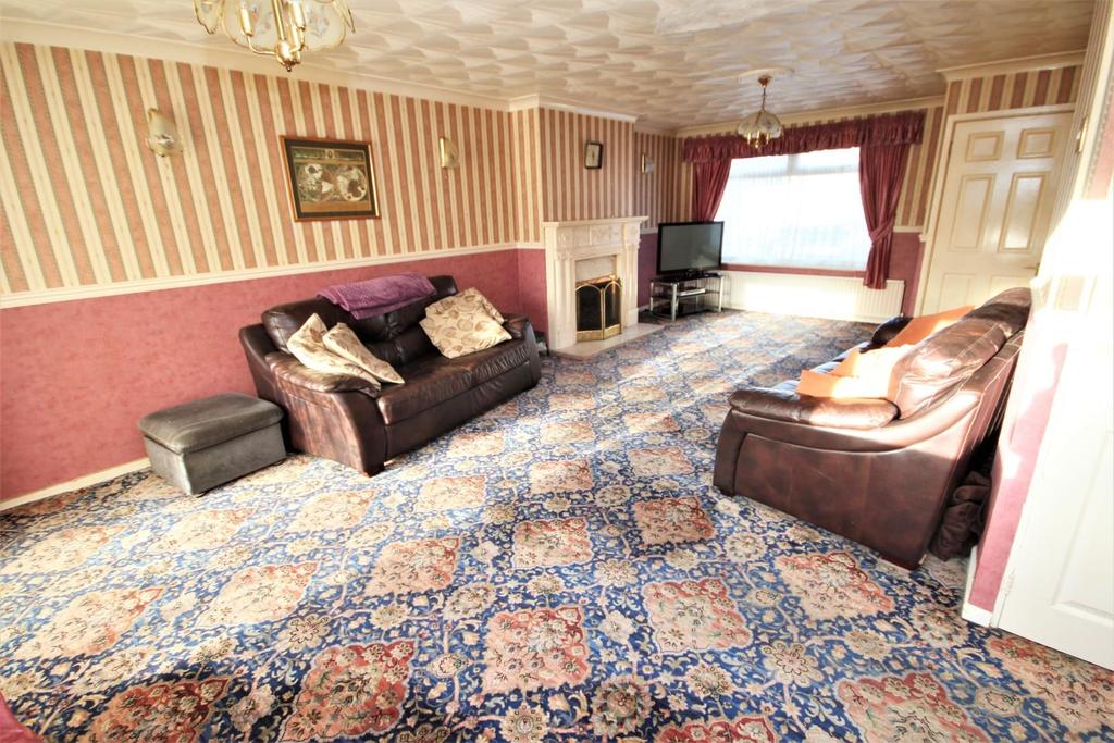 Lounge/dining room