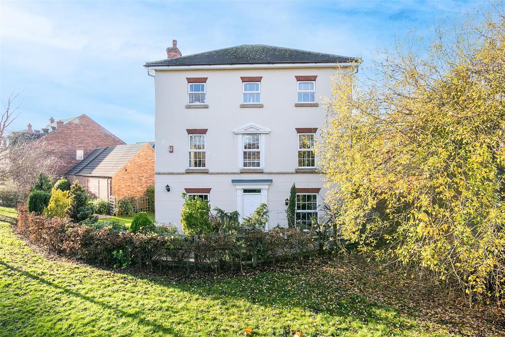 Walnut Walk, Lichfield 5 bed detached house £650,000