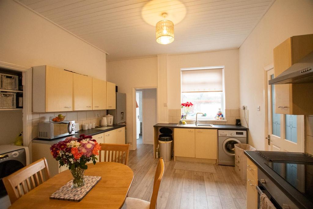 Kitchen/ Breakfast Room
