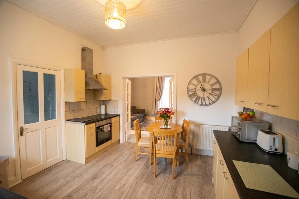 Kitchen/ Breakfast Room