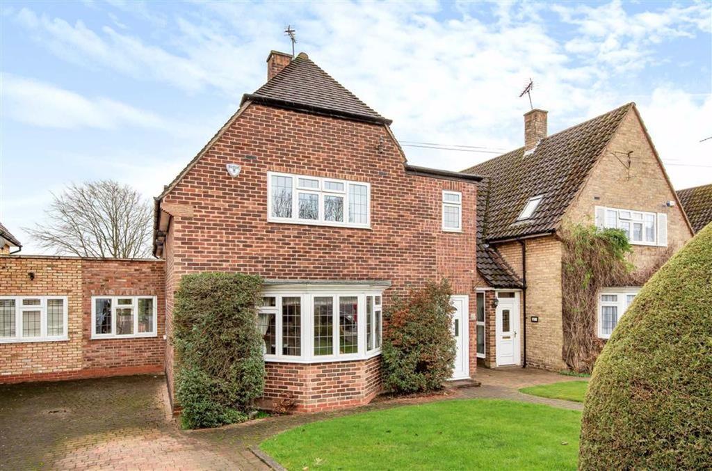 Greenway Close, Totteridge 4 bed detached house £1,095,000