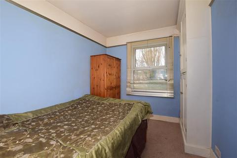 18 Elmers End Road, London, SE20 7SN