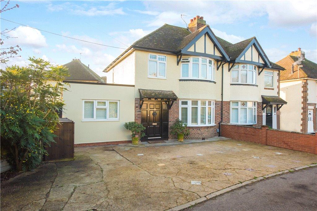 Park Crescent, Baldock, Hertfordshire, SG7 3 bed semidetached house
