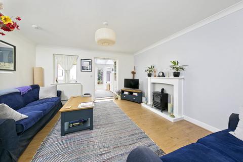 16 Isabella Place, Kingston Upon Thames, KT2 5PB