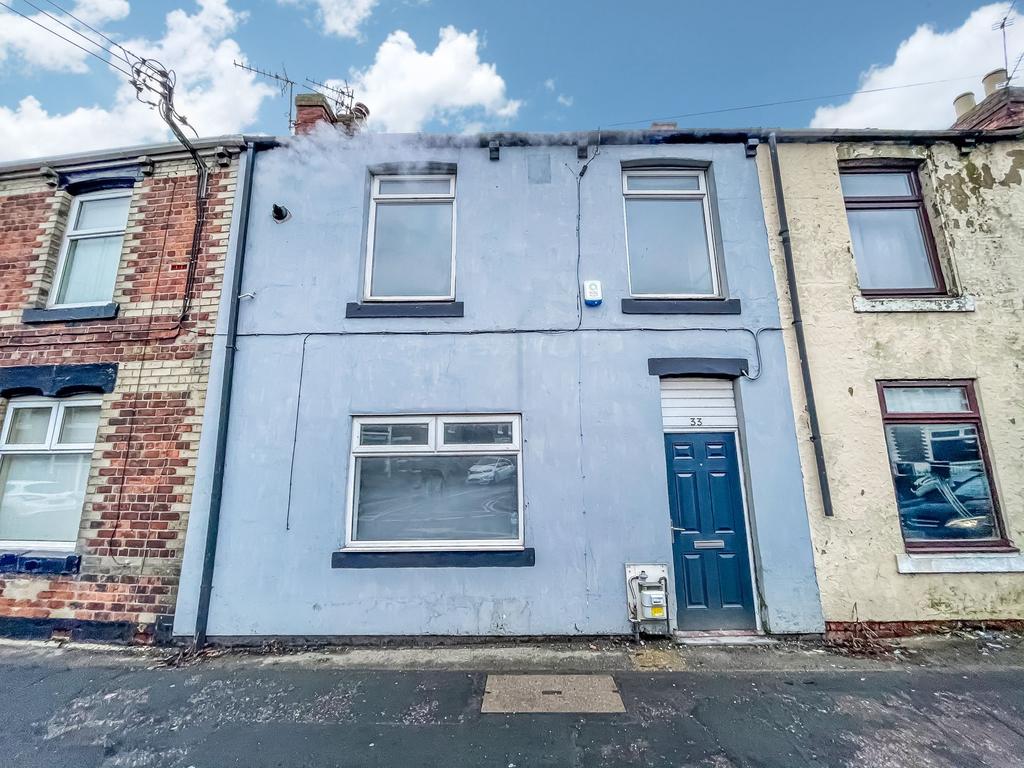 North Road West, Wingate, Durham... 2 bed terraced house £375 pcm (£87 pw)