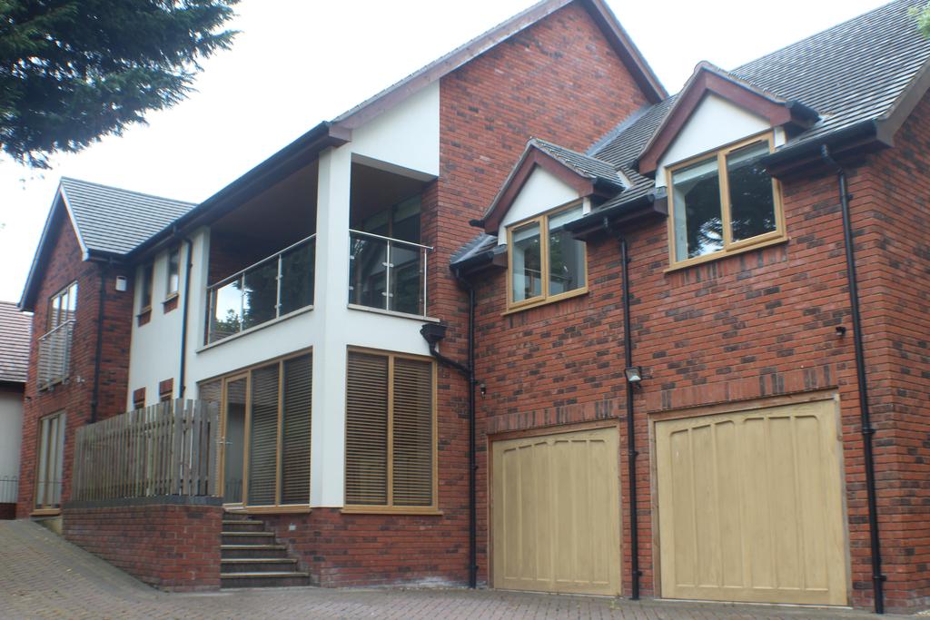 Sandy Lane, Cannock, Staffordshire, WS11 5 bed detached house £1,450